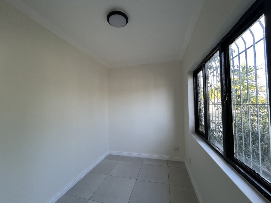 To Let 4 Bedroom Property for Rent in Bothasig Western Cape